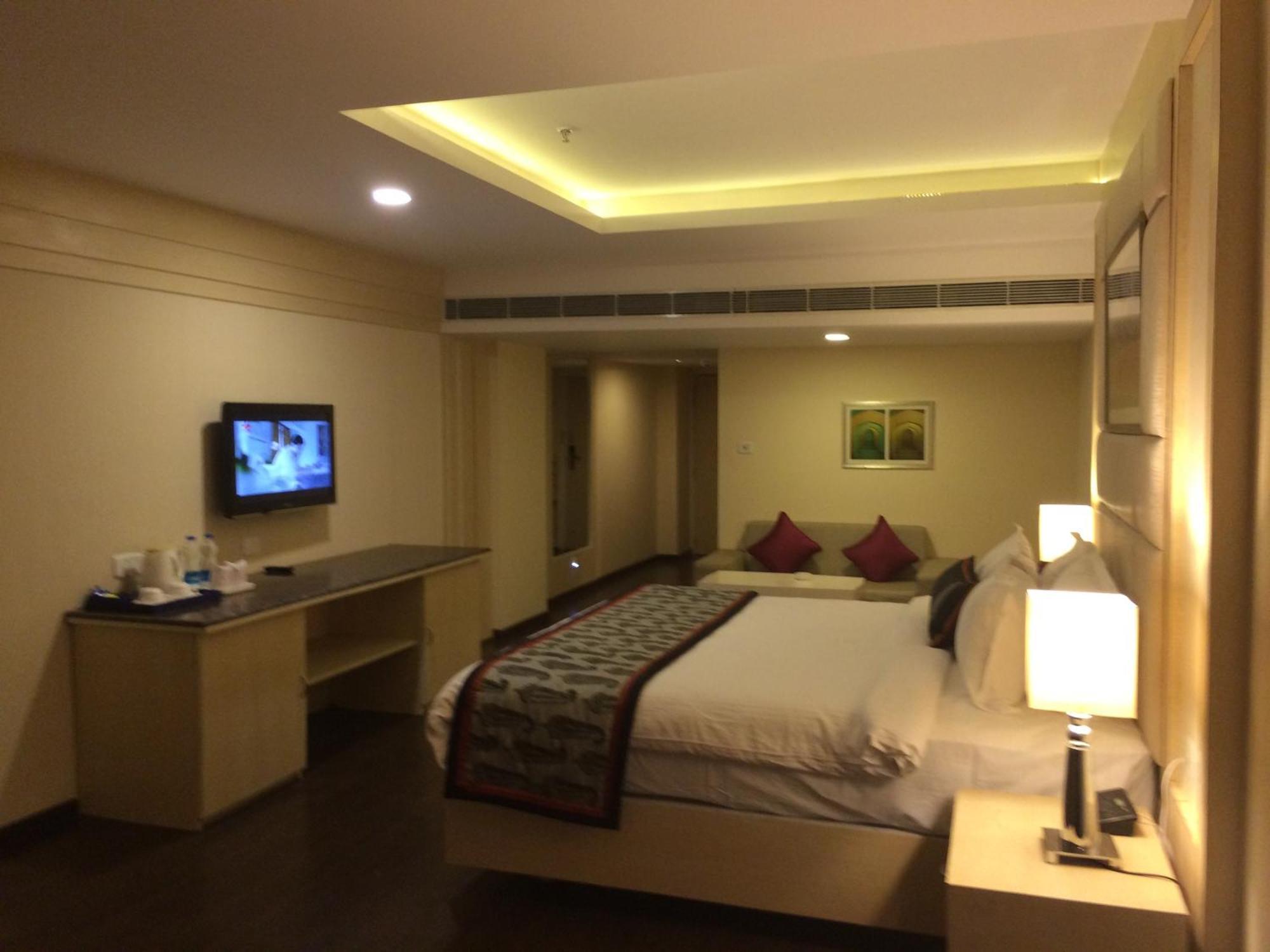 Golden Tulip Jaipur Hotel Exterior photo