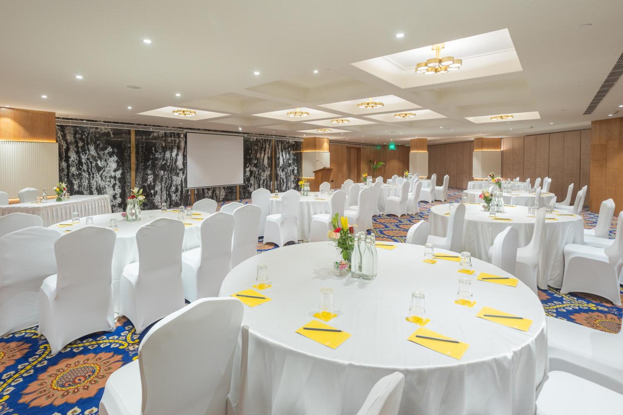 Golden Tulip Jaipur Hotel Exterior photo