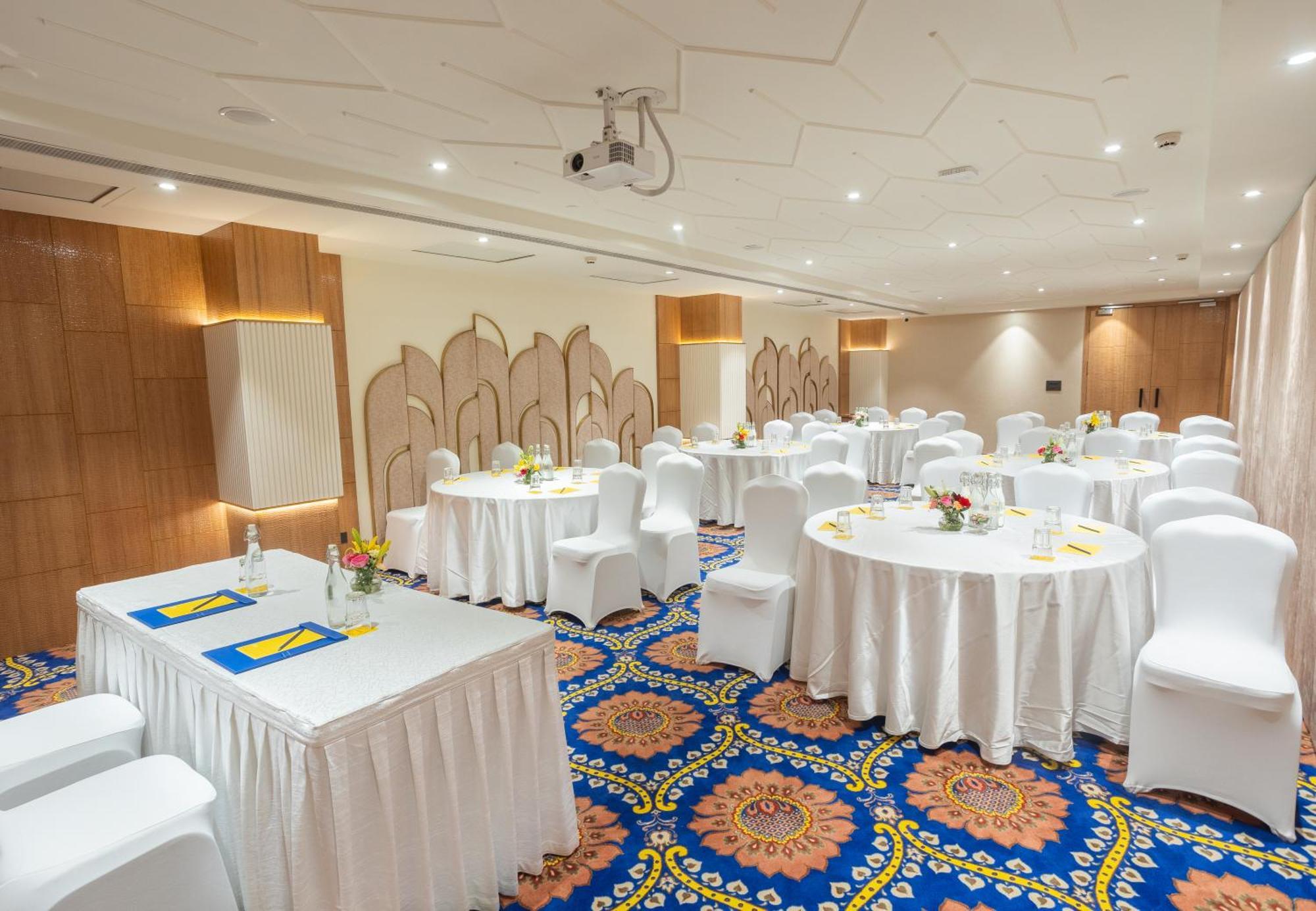 Golden Tulip Jaipur Hotel Exterior photo