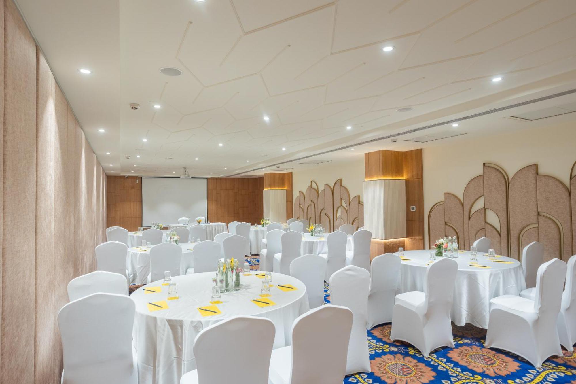 Golden Tulip Jaipur Hotel Exterior photo