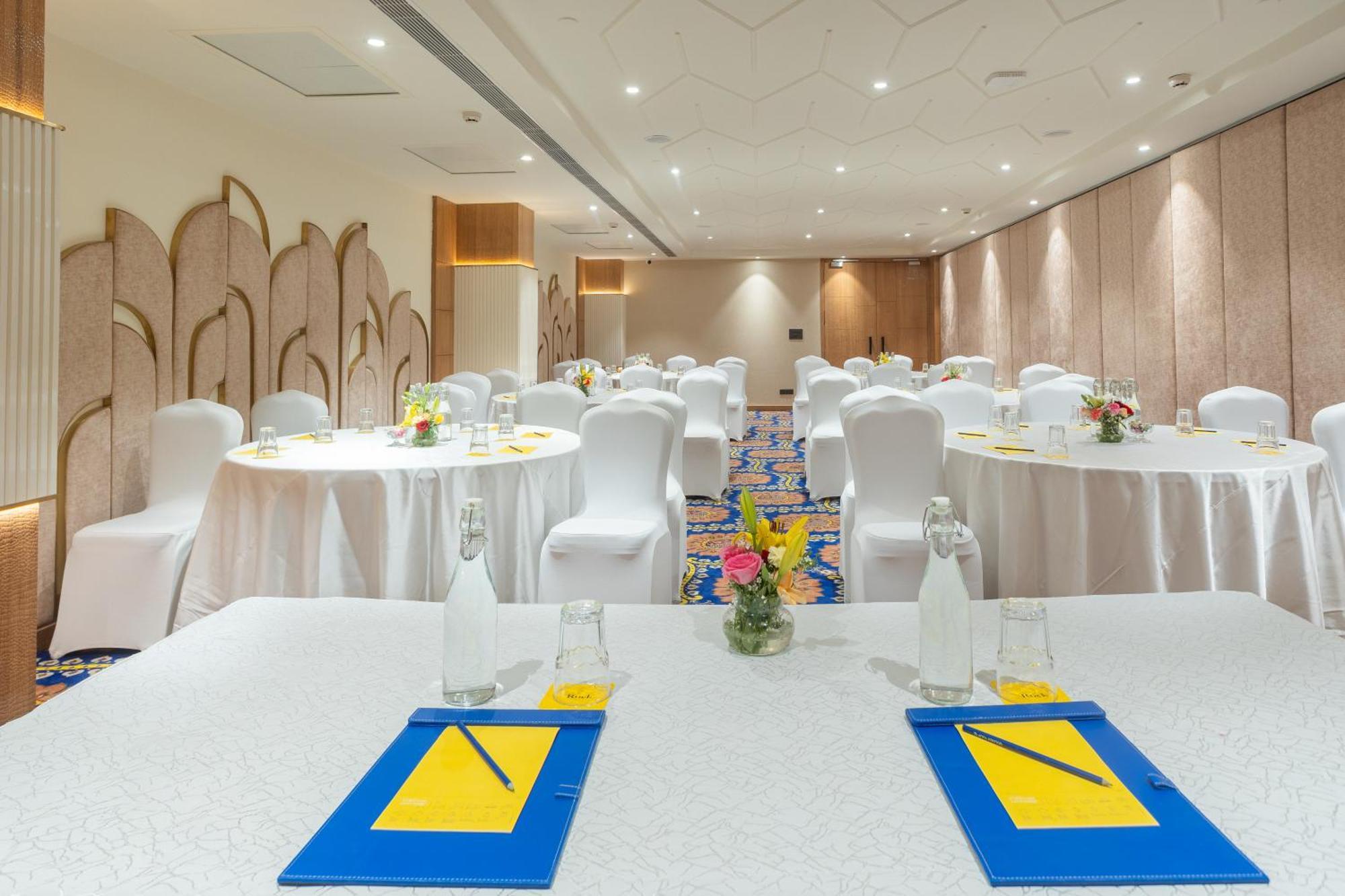 Golden Tulip Jaipur Hotel Exterior photo
