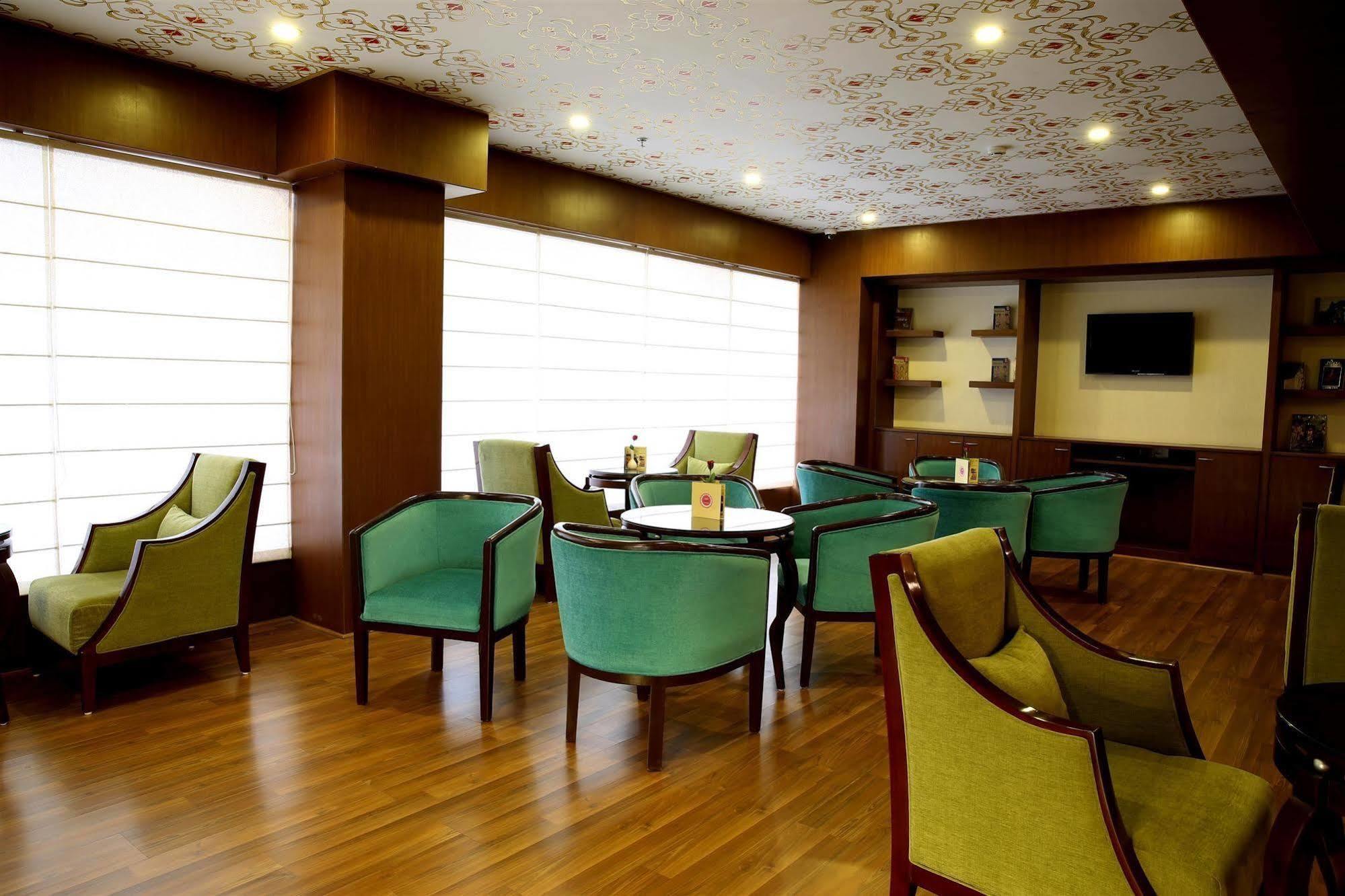 Golden Tulip Jaipur Hotel Exterior photo