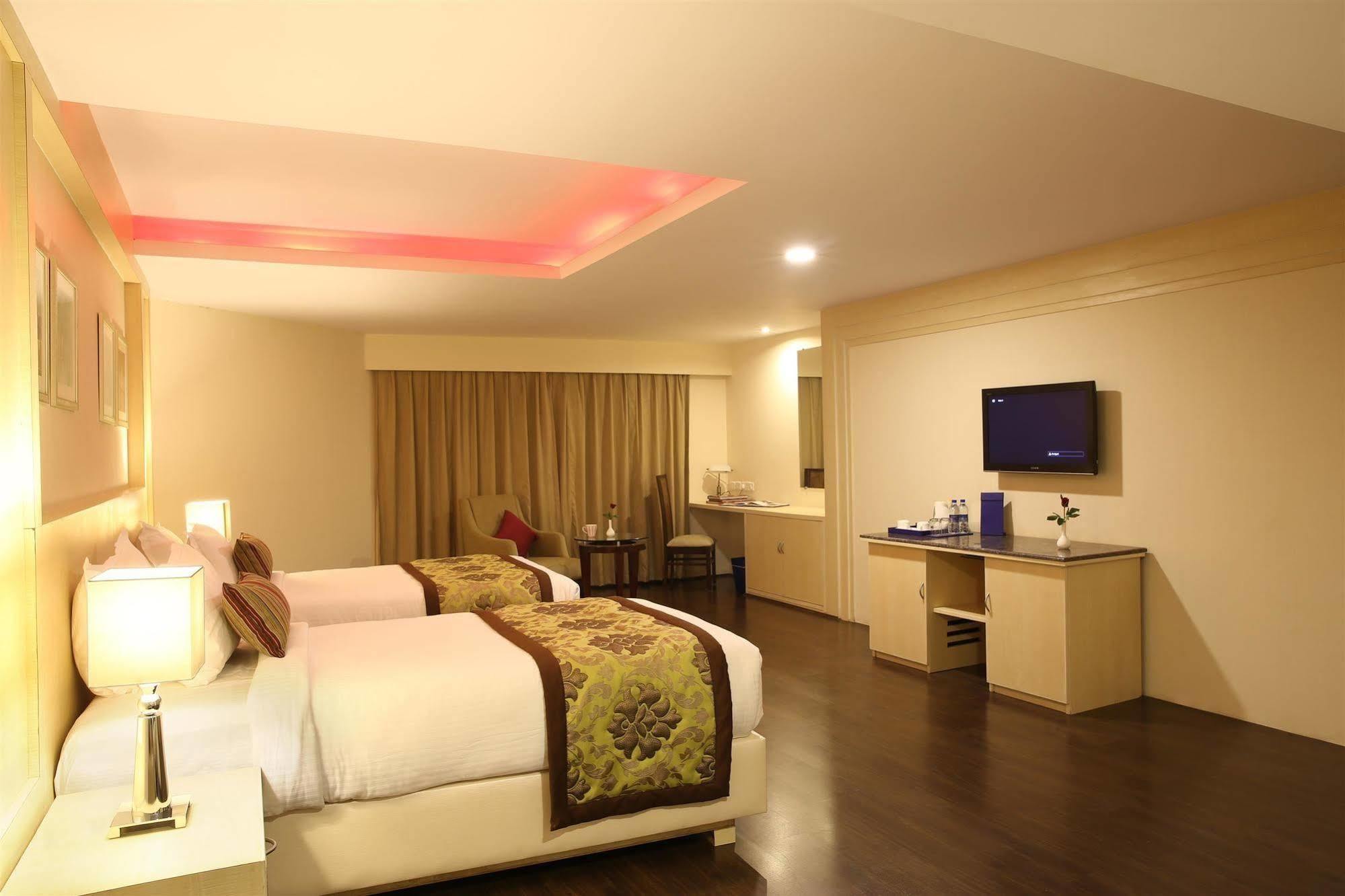 Golden Tulip Jaipur Hotel Exterior photo