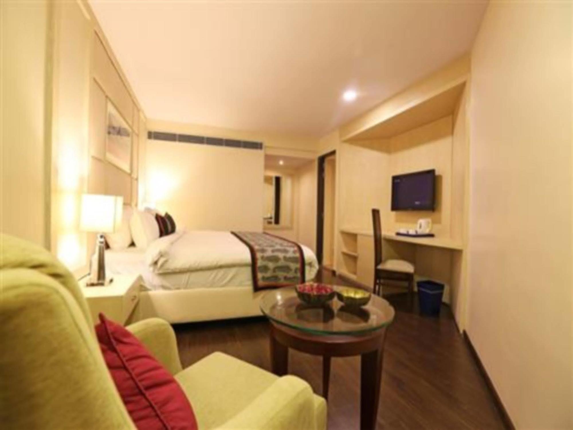 Golden Tulip Jaipur Hotel Exterior photo